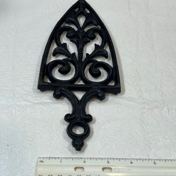 VTG Cathedral Cast Iron 3-Footed Trivet Pot Rest Dinner Serving Table 9"x4" - Picture 6 of 12